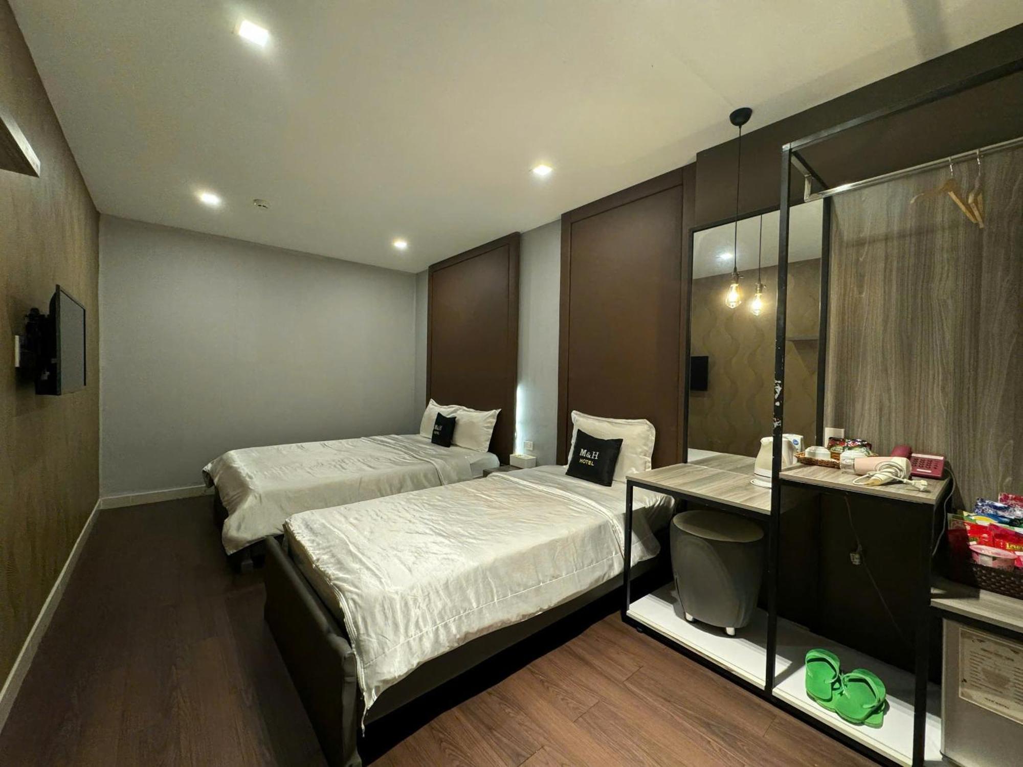 M&H Hotel Ho Chi Minh City Exterior photo
